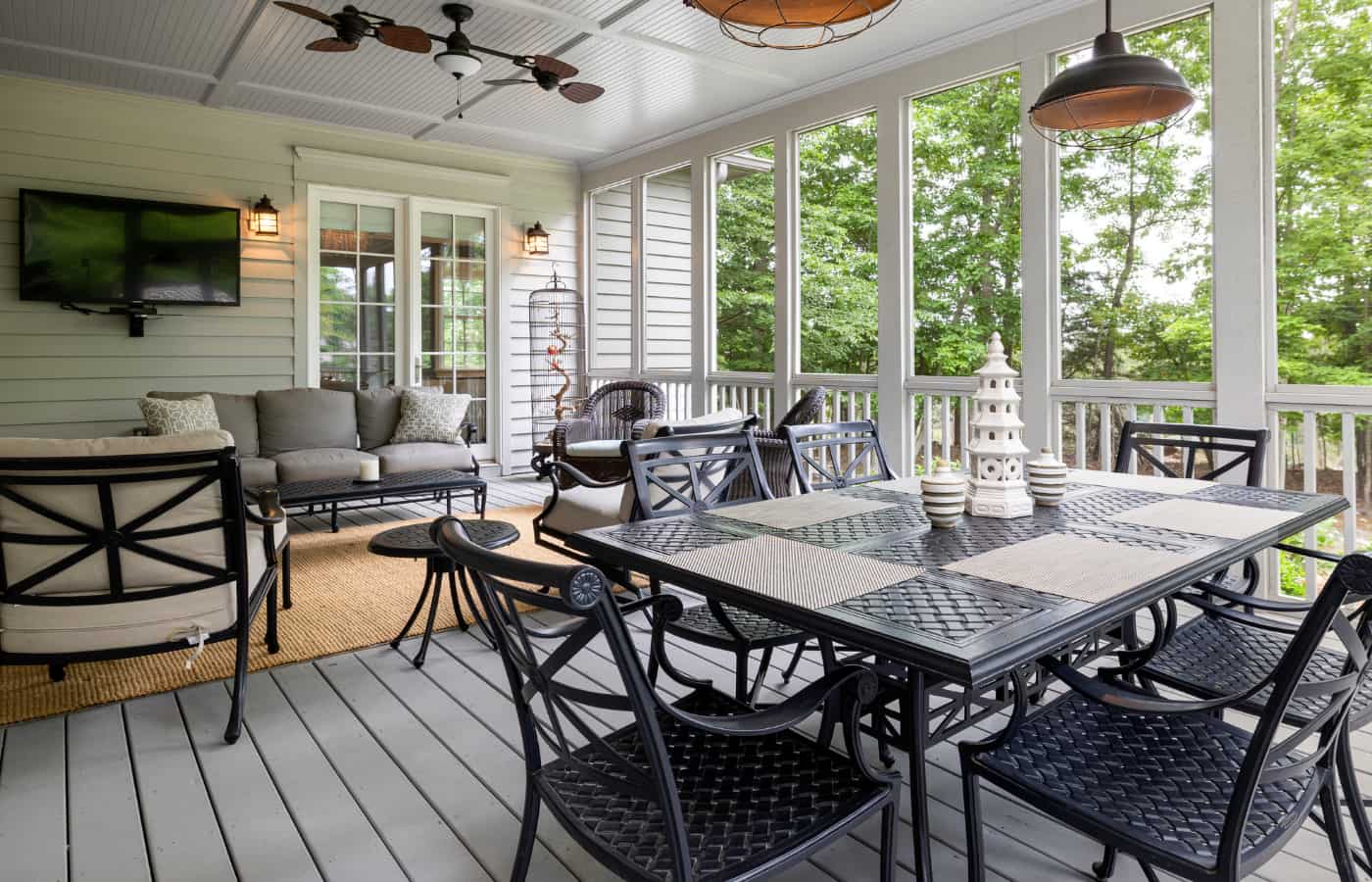 The Ultimate Guide to Choosing Outdoor Dining Tables and Chairs