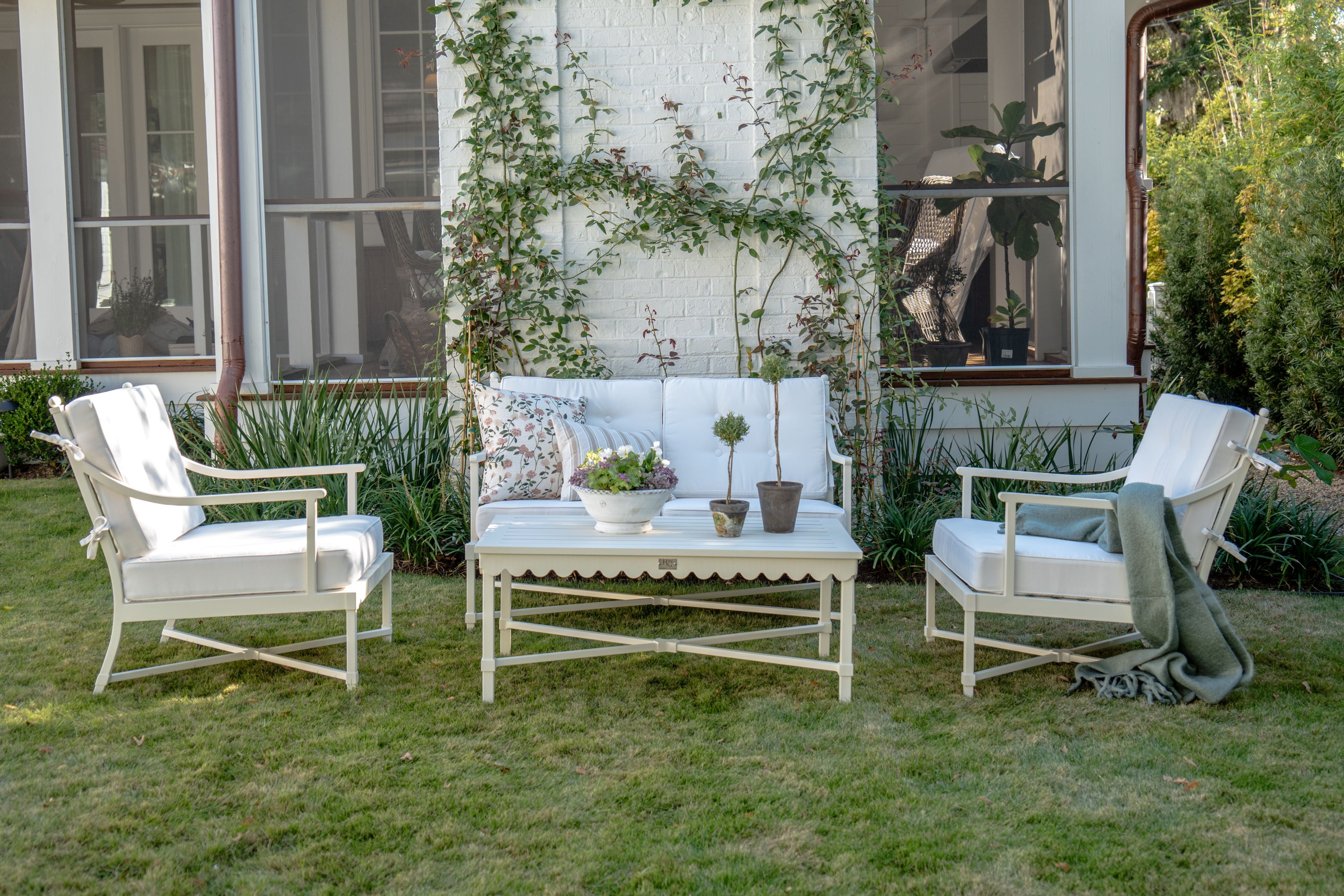 Riviera Outdoor Loveseat