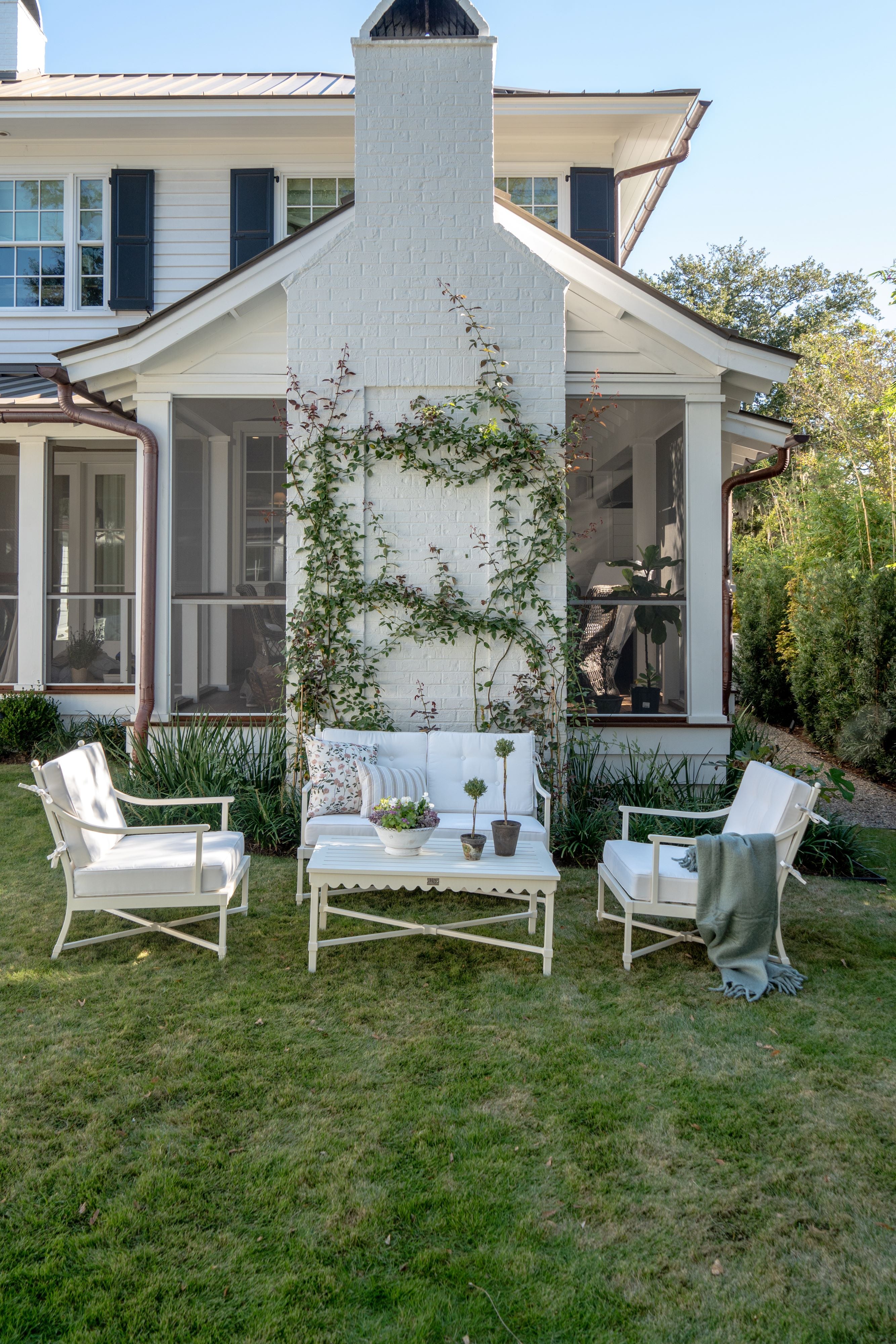 Riviera Outdoor Loveseat