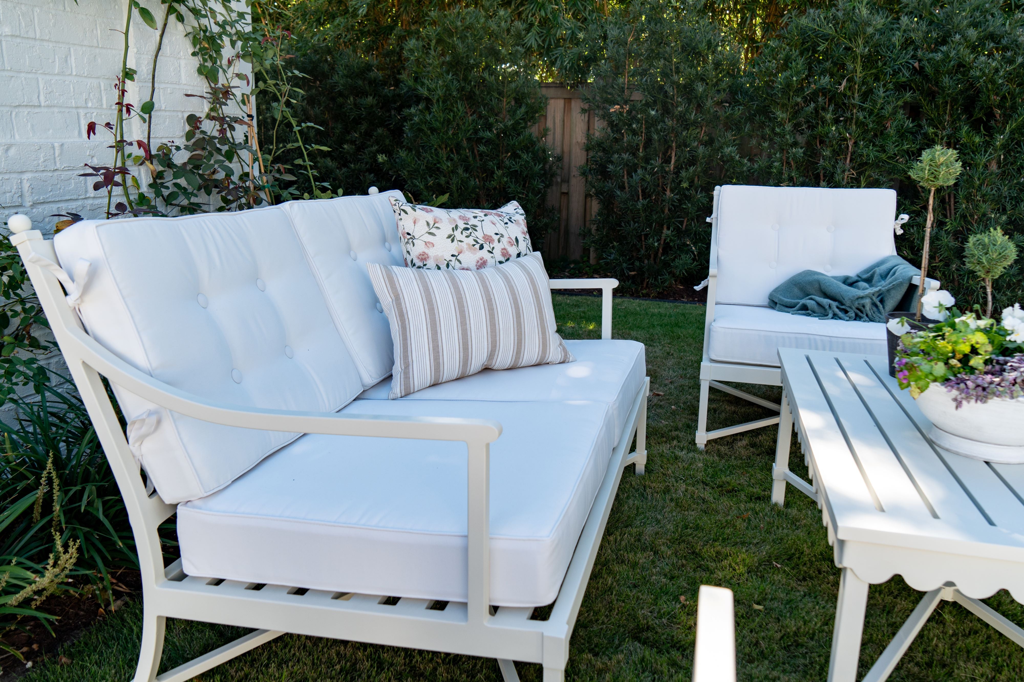 Riviera Outdoor Loveseat